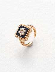 Vintage Pearl Bloom Ring
